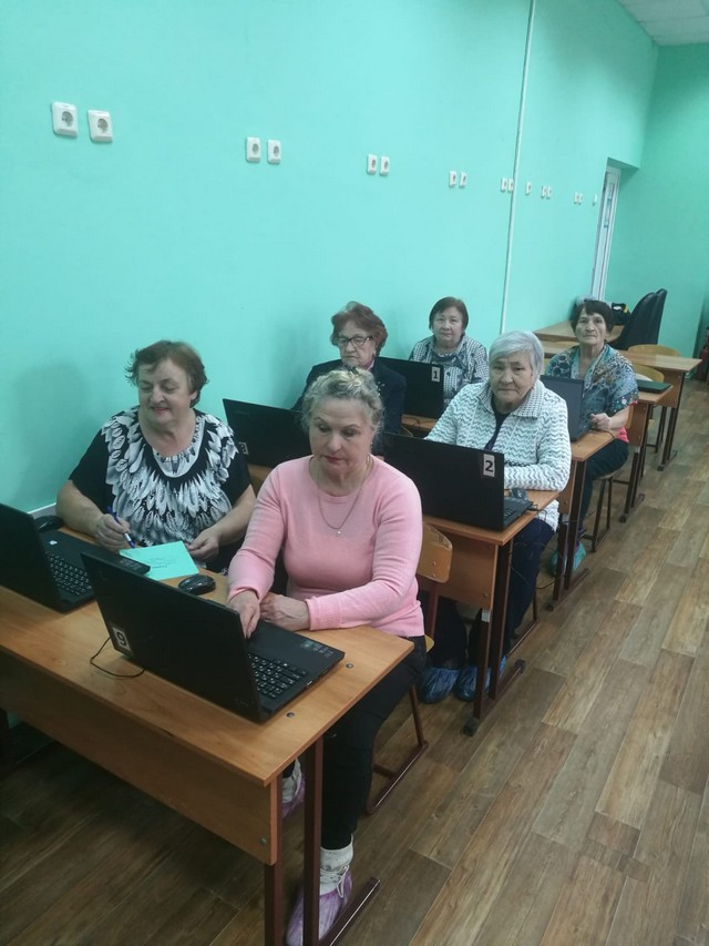 Компьютерный класс для граждан пожилого возраста и инвалидов города Зверево